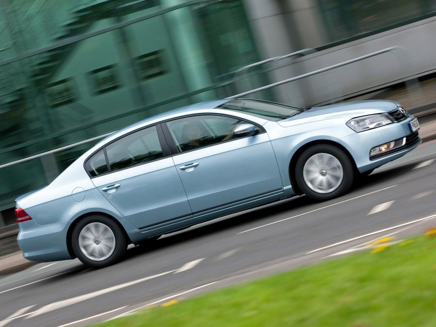  Volkswagen Passat BlueMotion 2010 года  (UK) (фото 6 из 15)